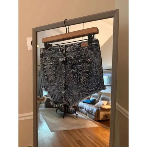 Judy Blue Distressed Shorts Size Large‎ - Picture 5 of 7